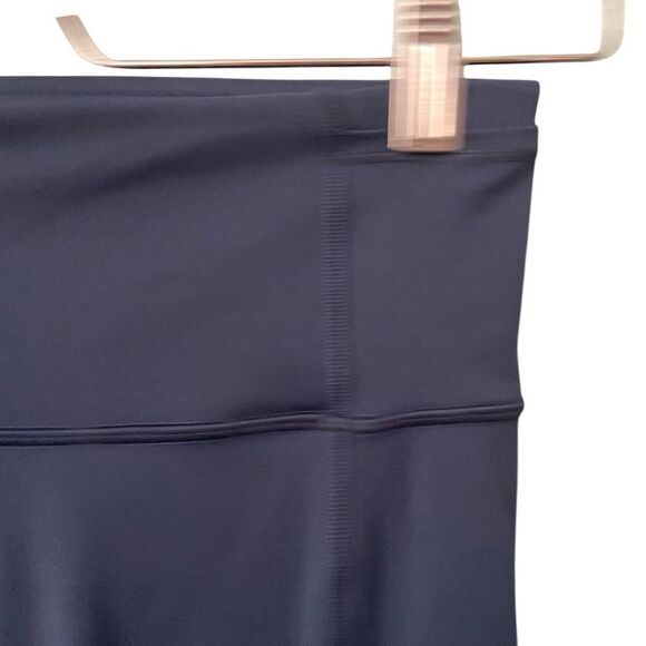 Lululemon High-Rise Crop Leggings in Size 8 in Navy Blue - Picture 4 of 10